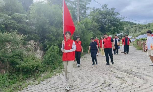 河北科技学院艺术学院志愿者开启红色实践之旅