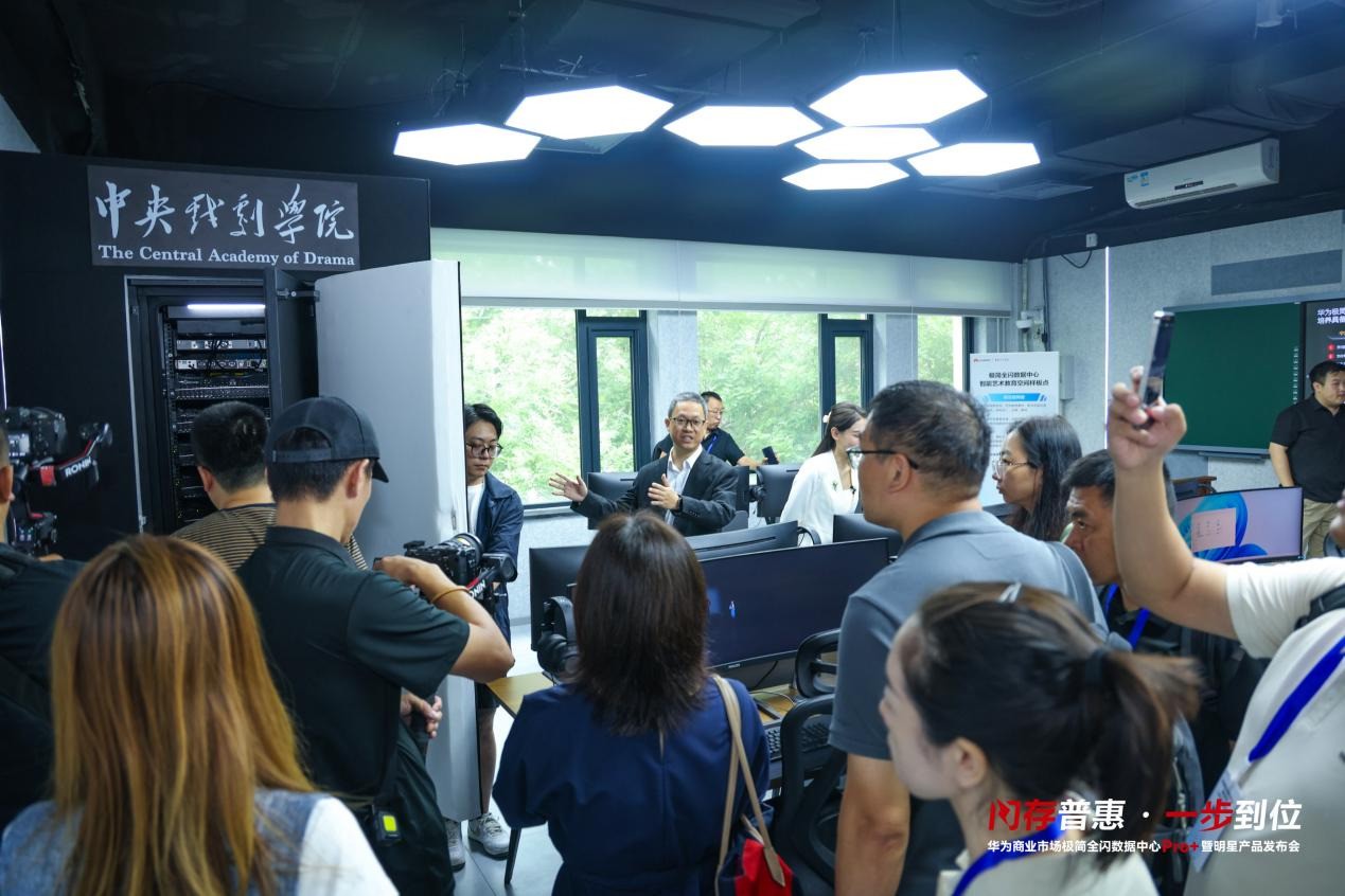 论道千行万业数智化：华为极简全闪数据中心Pro+释放新动能