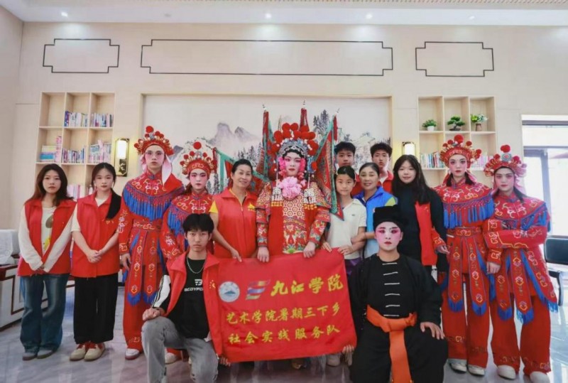 青春对话，古韵新传：青年志愿者沉浸式体验非遗文化