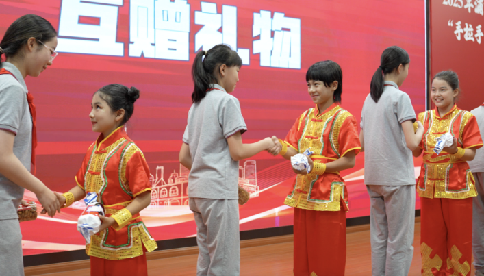 跨越五千里的青春之约 ——2025年浦莎青少年民族团结“手拉手”活动营开营