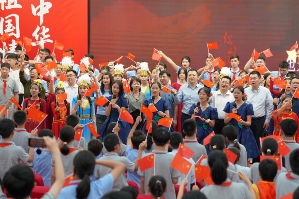 跨越五千里的青春之约 ——2025年浦莎青少年民族团结“手拉手”活动营开营